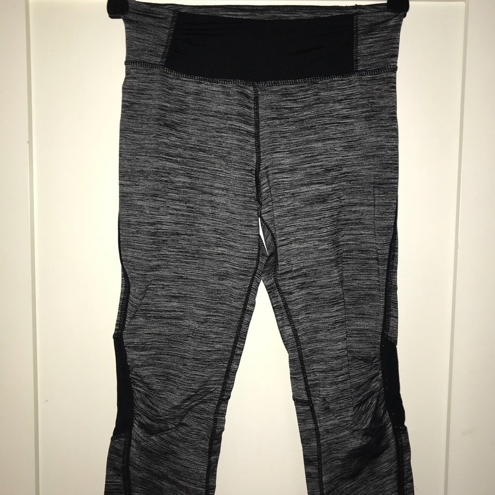 Grey cropped athletic leggings